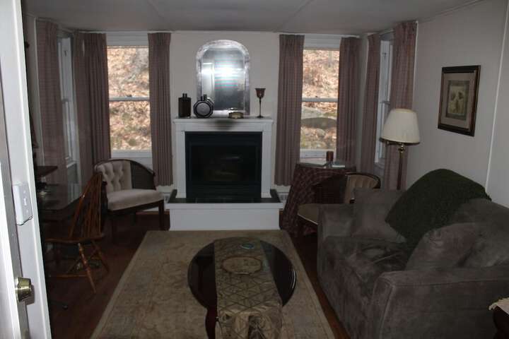 Fox Creek Inn LLC