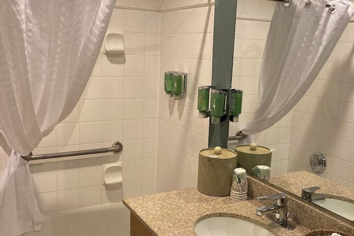 Room 100 of 191