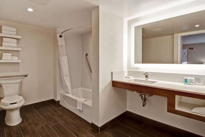 Room 15 of 46