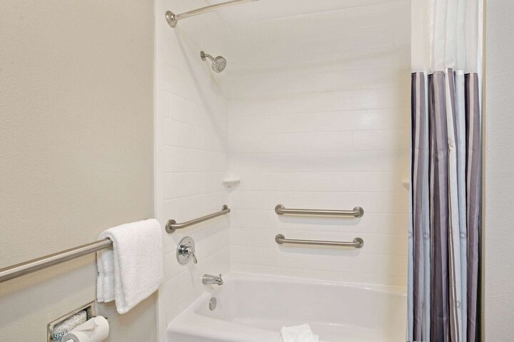 La Quinta Inn & Suites by Wyndham Corpus Christi - Portland