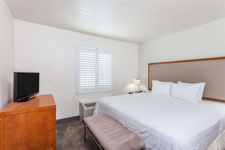 Hawthorn Suites by Wyndham Victorville