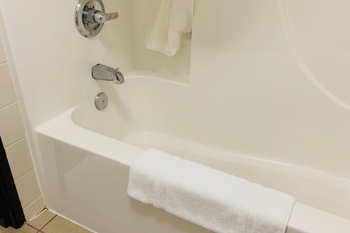 AmericInn by Wyndham Kewanee