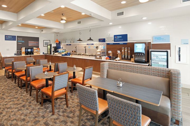Holiday Inn Express & Suites Interstate 90 by IHG