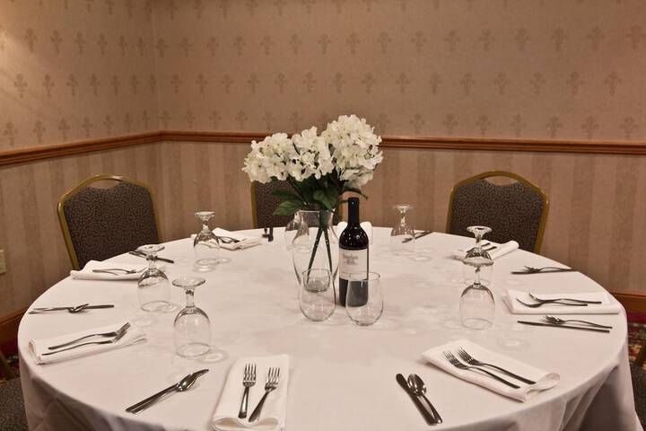 Coshocton Village Inn and Suites