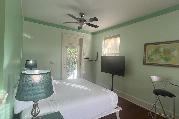 Room 44 of 142