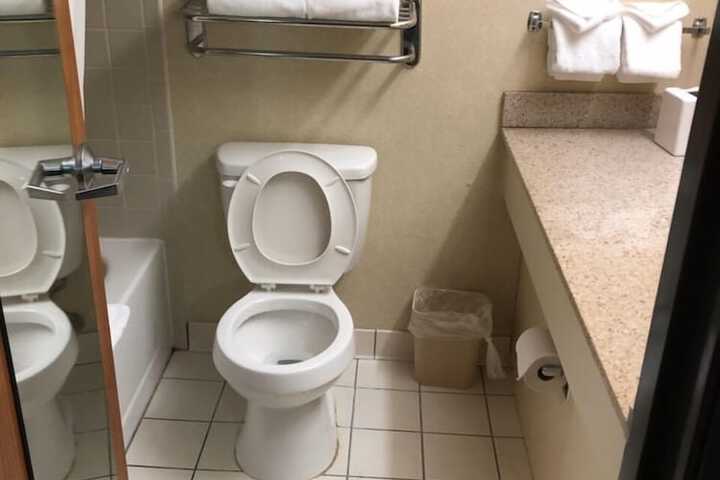 Room 6 of 17