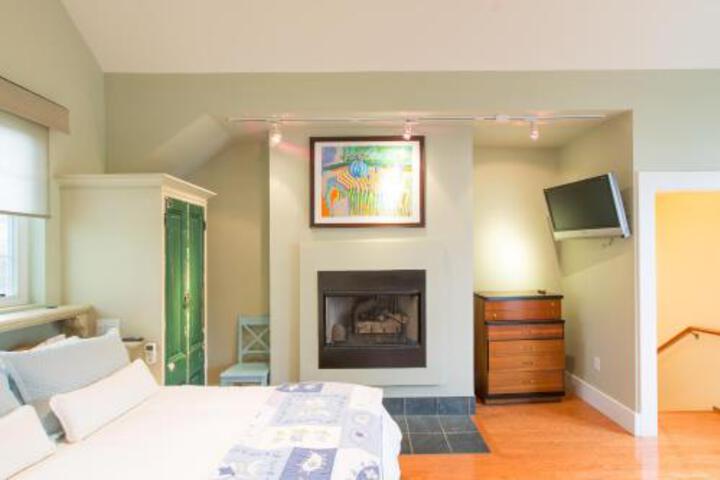 Room 10 of 11