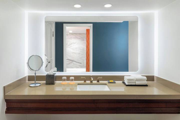 Hotel Colonnade Coral Gables Autograph Collection