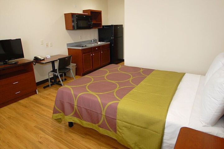 Room 11 of 22