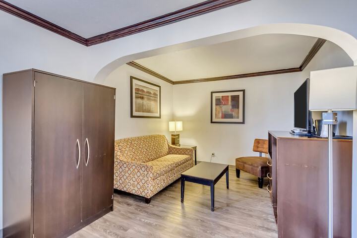 Room 65 of 103