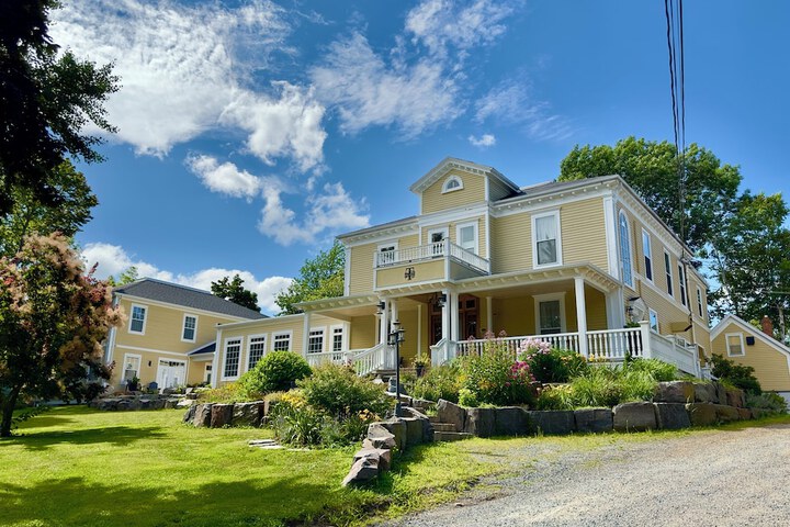 Tattingstone Inn