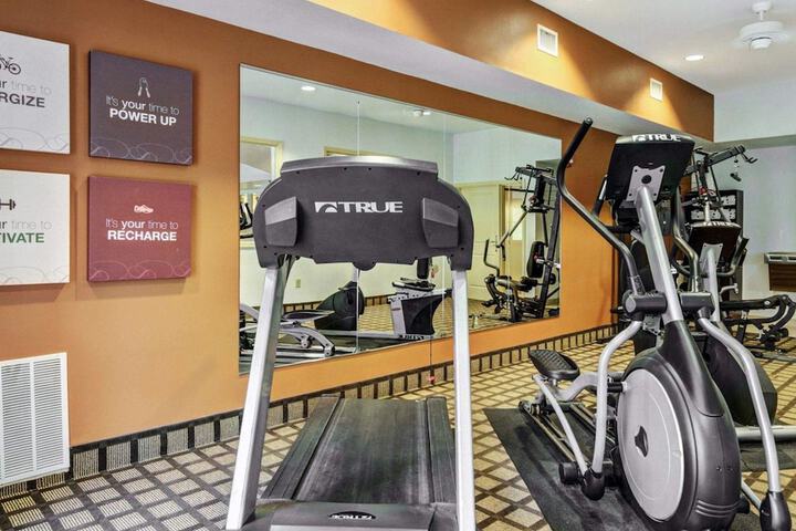 Comfort Suites near Hot Springs Park