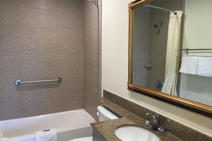 Room 13 of 38