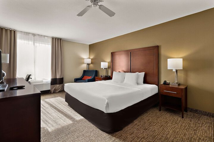 Room 32 of 43