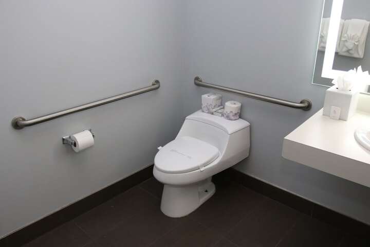 Room 70 of 136