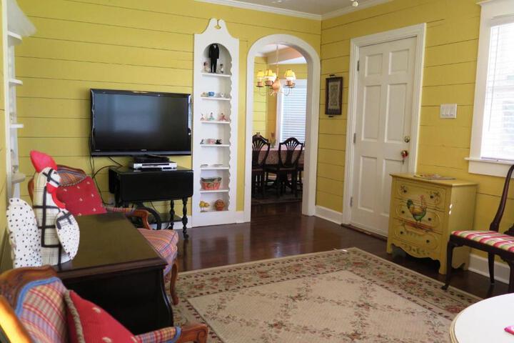 Yellow House B & B