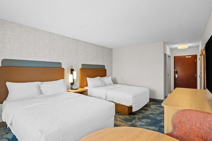 Hampton Inn & Suites Detroit-Canton