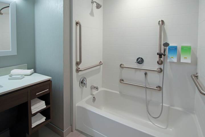 Room 18 of 32