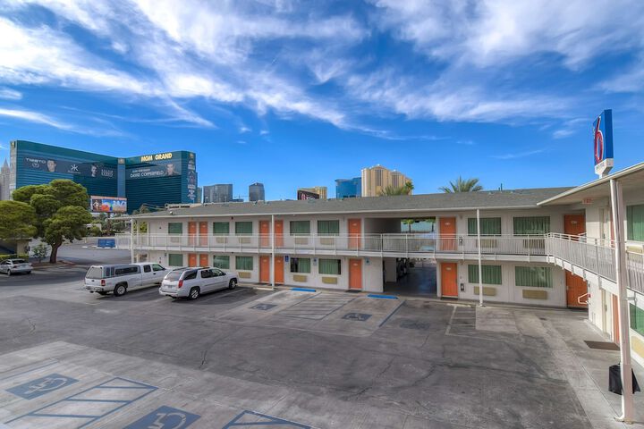 Hotel 2 of 39