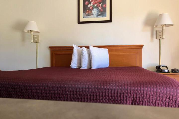 Kewanee Motor Lodge