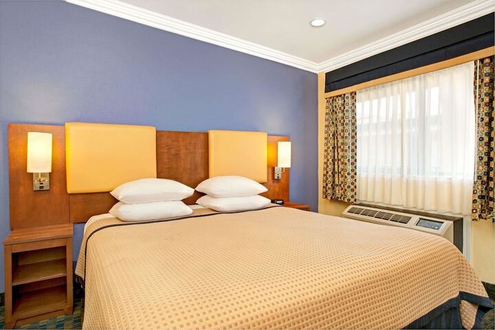 Room 15 of 22