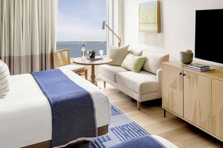 Newport Harbor Island Resort