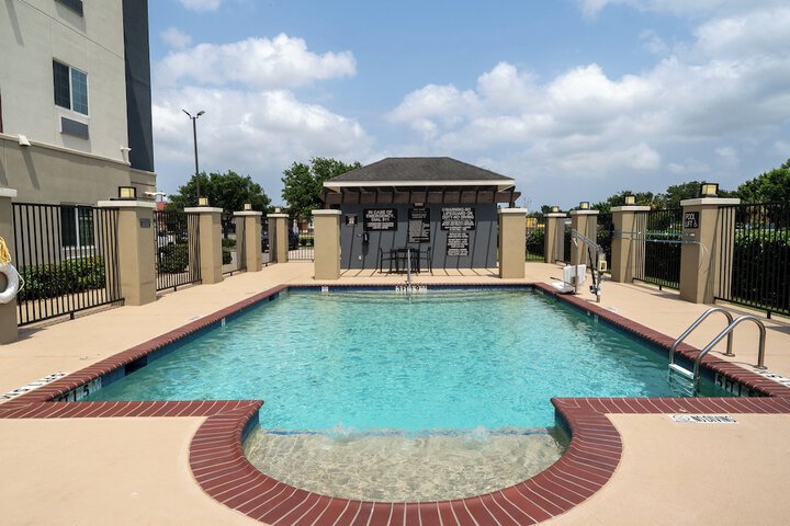 Pool 8 of 39