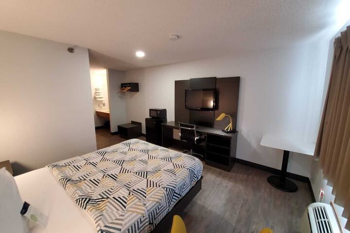 Motel 6 Kewanee IL