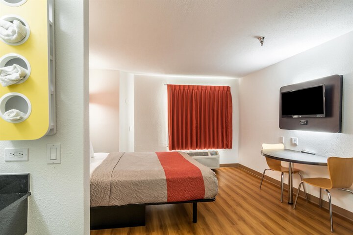 Room 15 of 30