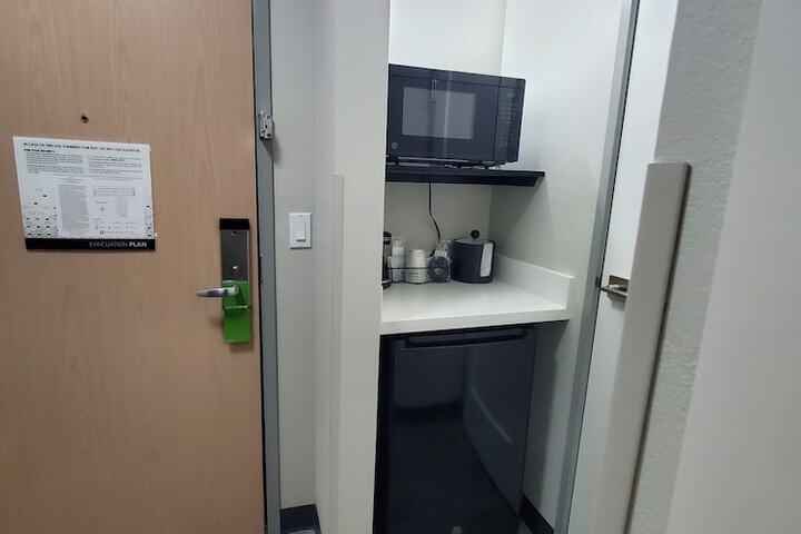 Room 17 of 46