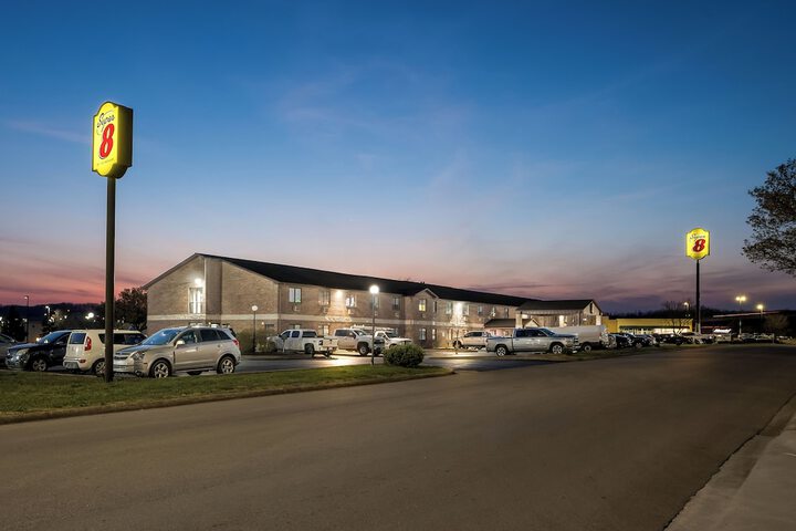 Super 8 by Wyndham Farmington