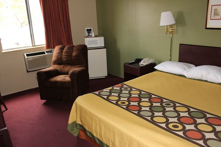 Room 8 of 16
