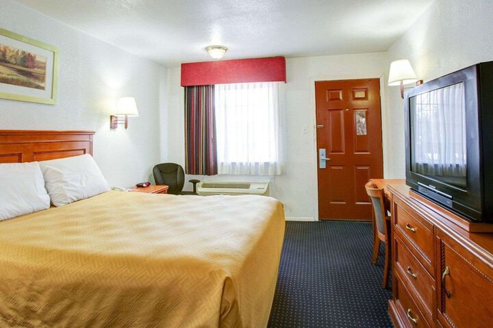Room 26 of 39