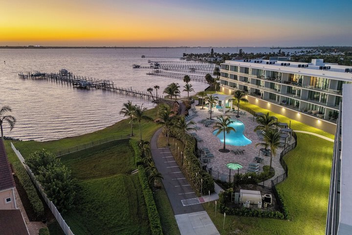 Harbor Island Beach Club Homes by Villatel