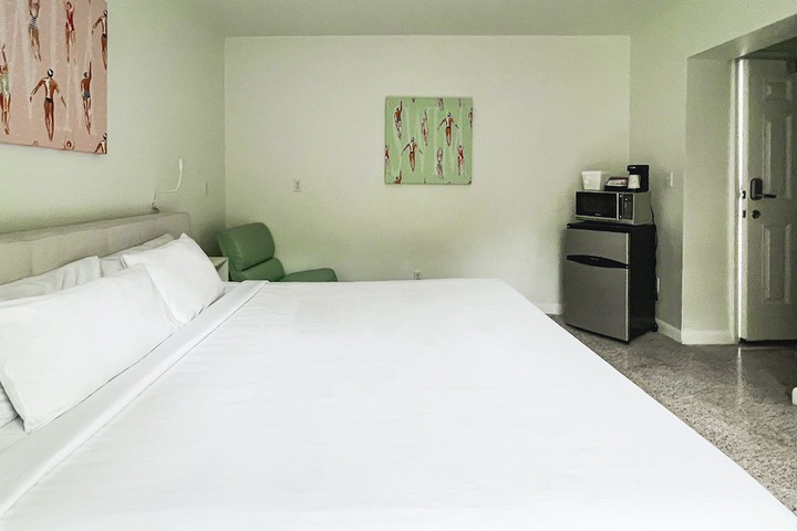 Room 28 of 60