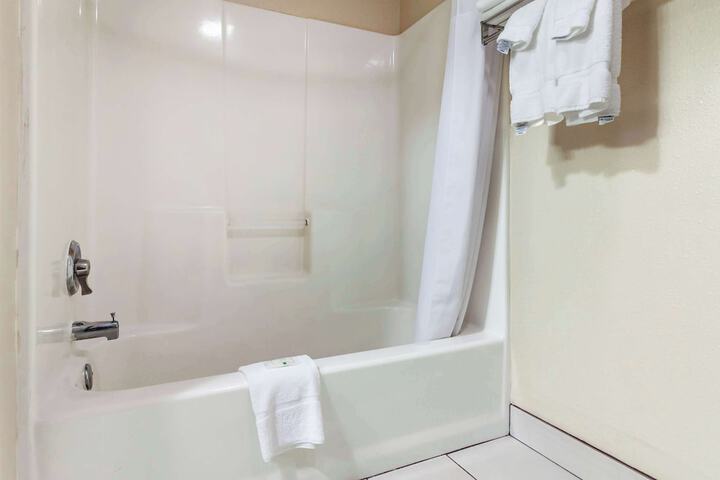 Quality Inn Hays I-70