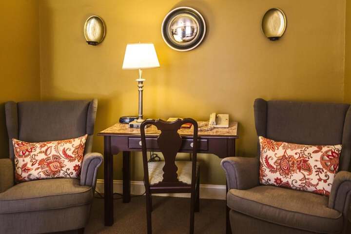 Room 17 of 28