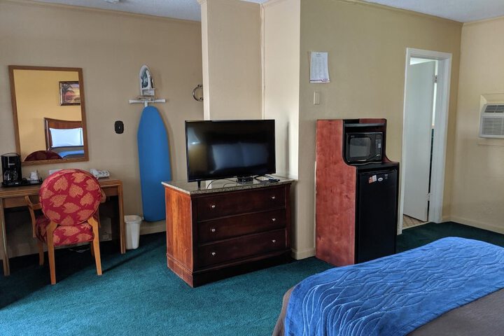 Room 4 of 17