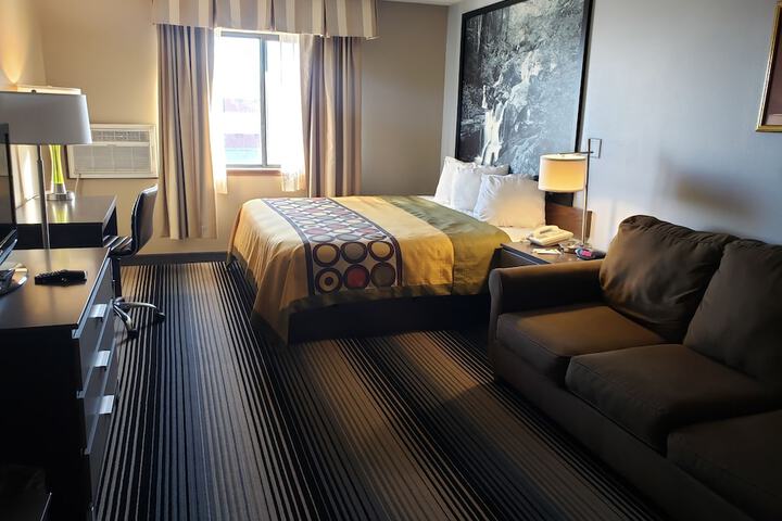 Super 8 by Wyndham Milwaukee Airport