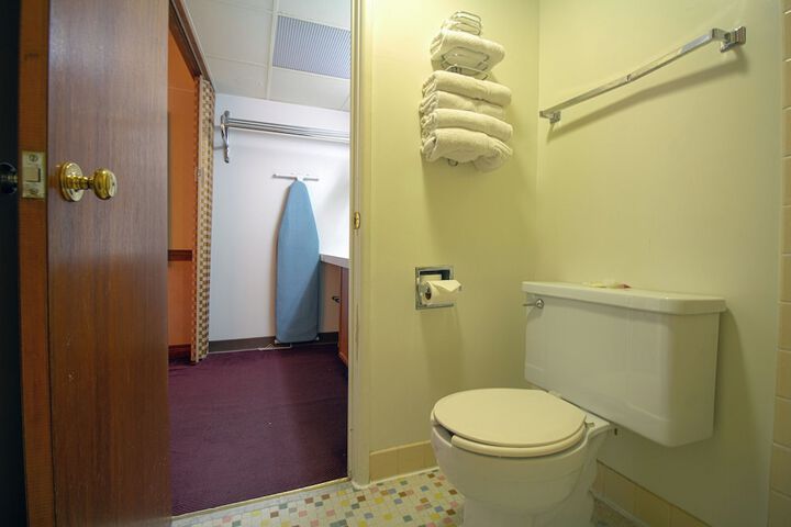 Room 46 of 65