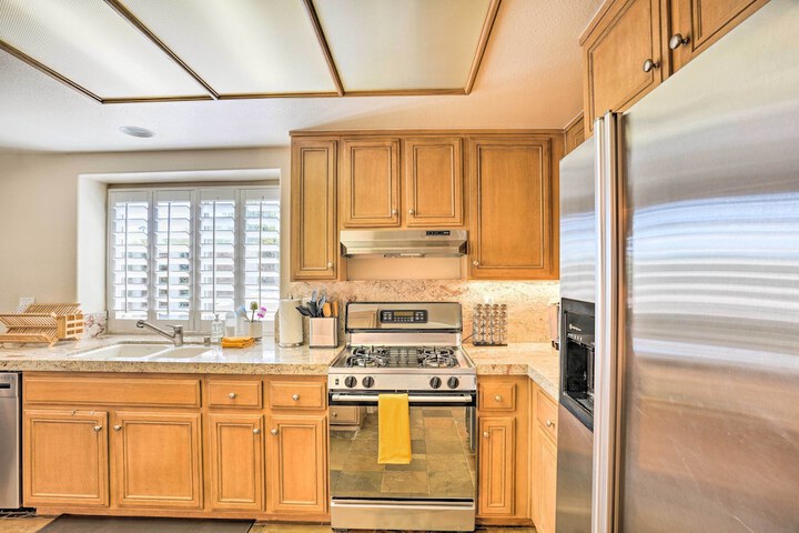 Indian Wells Oasis w / Pool: Walk to Tennis Garden!