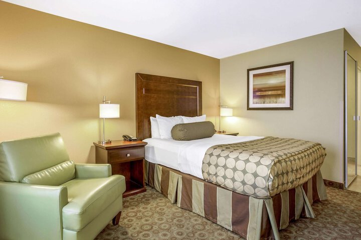 La Quinta Inn & Suites by Wyndham Dickinson