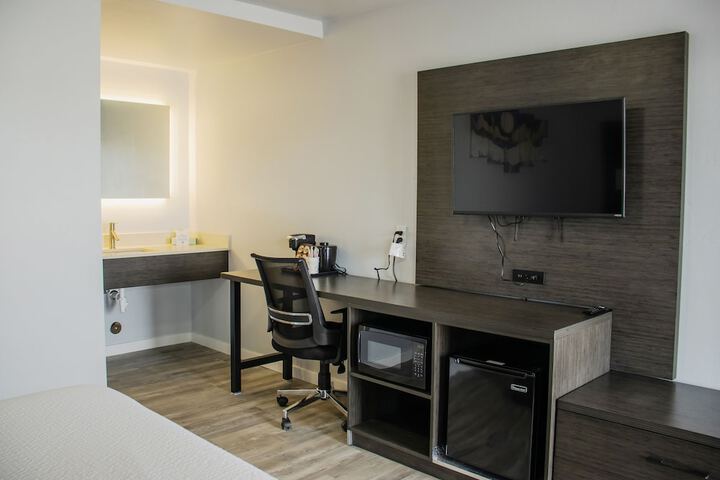 Room 10 of 19