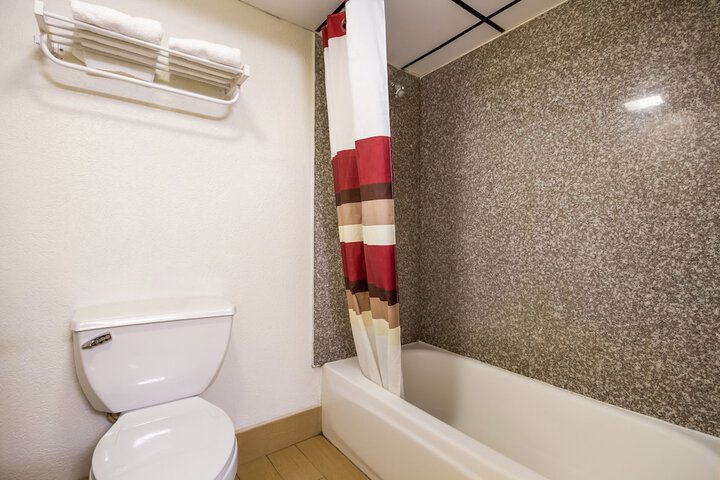 Room 27 of 34