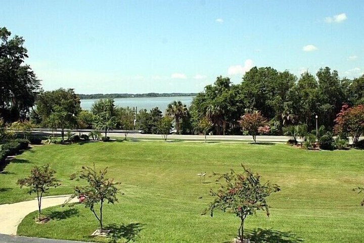 Heron Cay Lakeview Bed & Breakfast Inn