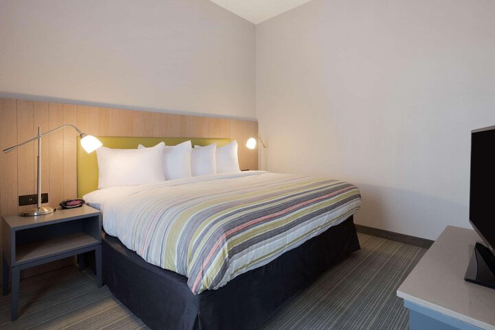 Room 10 of 19