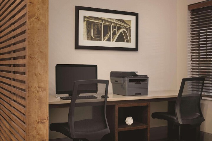 Business Center 33 of 33