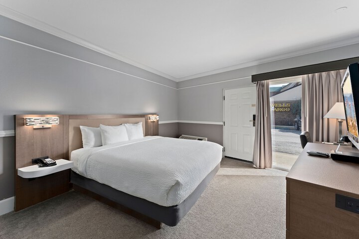 Sandpoint Hotel & Suites Downtown