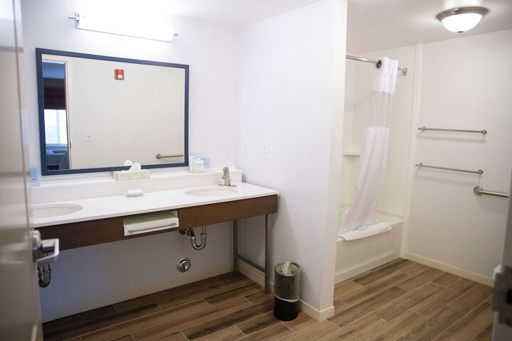 Room 11 of 29