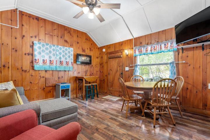 Hide-A-Way - Two Bedroom Cottage Lakeside
